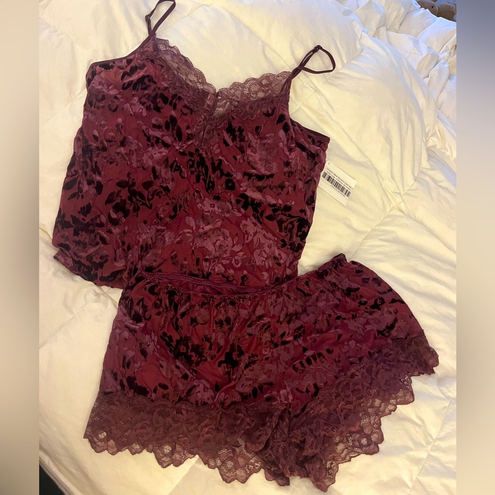 NWT In Bloom by Jonquil Burgundy Set